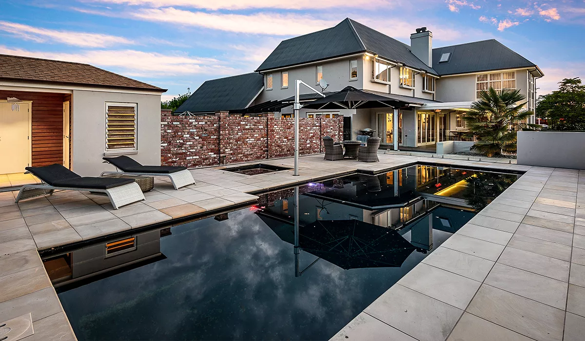 Black bottom pools are the divisive new backyard trend you need to know about